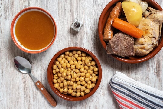 Comer cocido maragato en su cuna: Castrillo de los Polvazares 1 comer cocido maragato