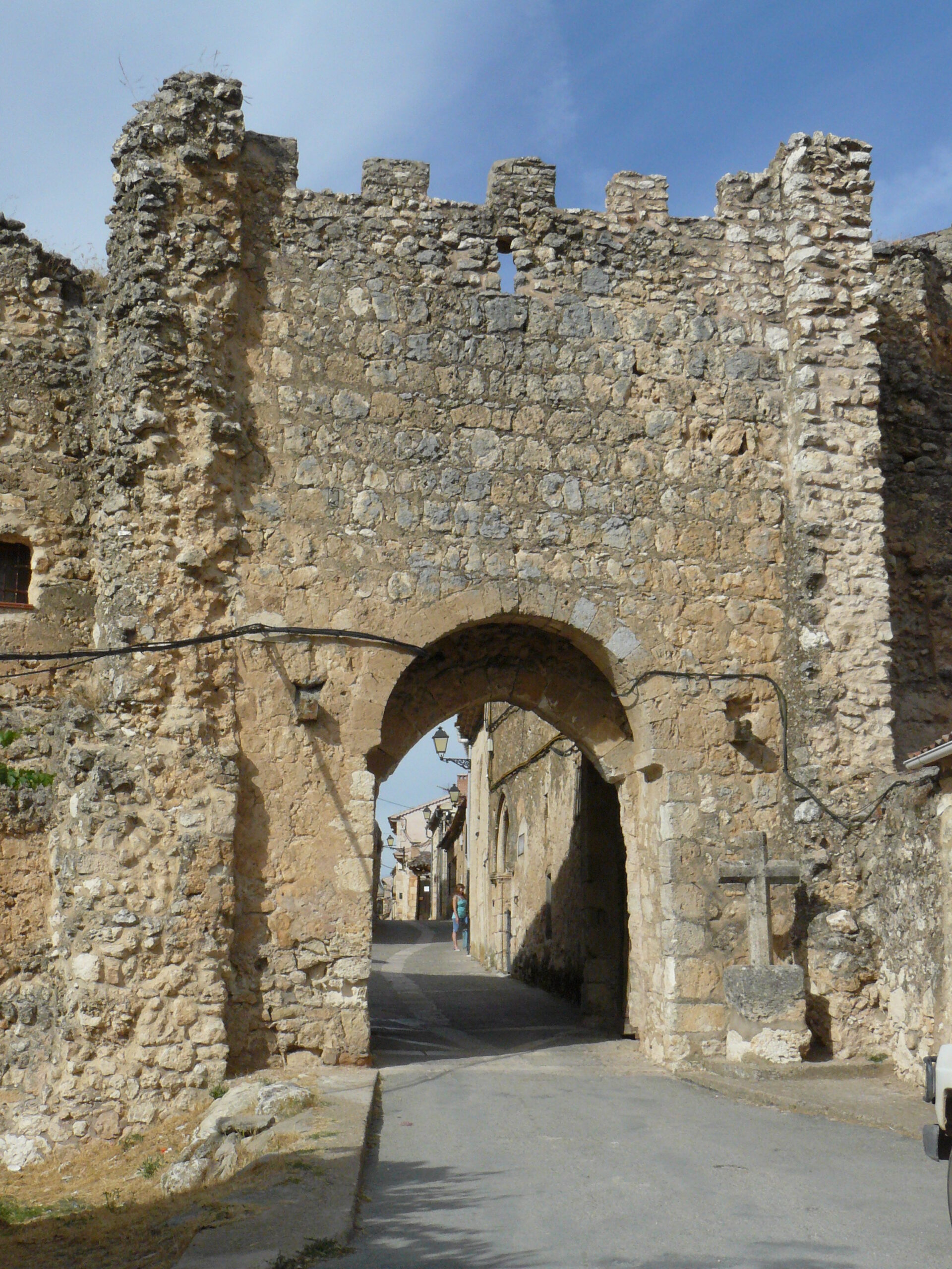 Maderuelo: de ruta turística por los pueblos bonitos de Castilla y León 1 Puerta de la villa Maderuelo