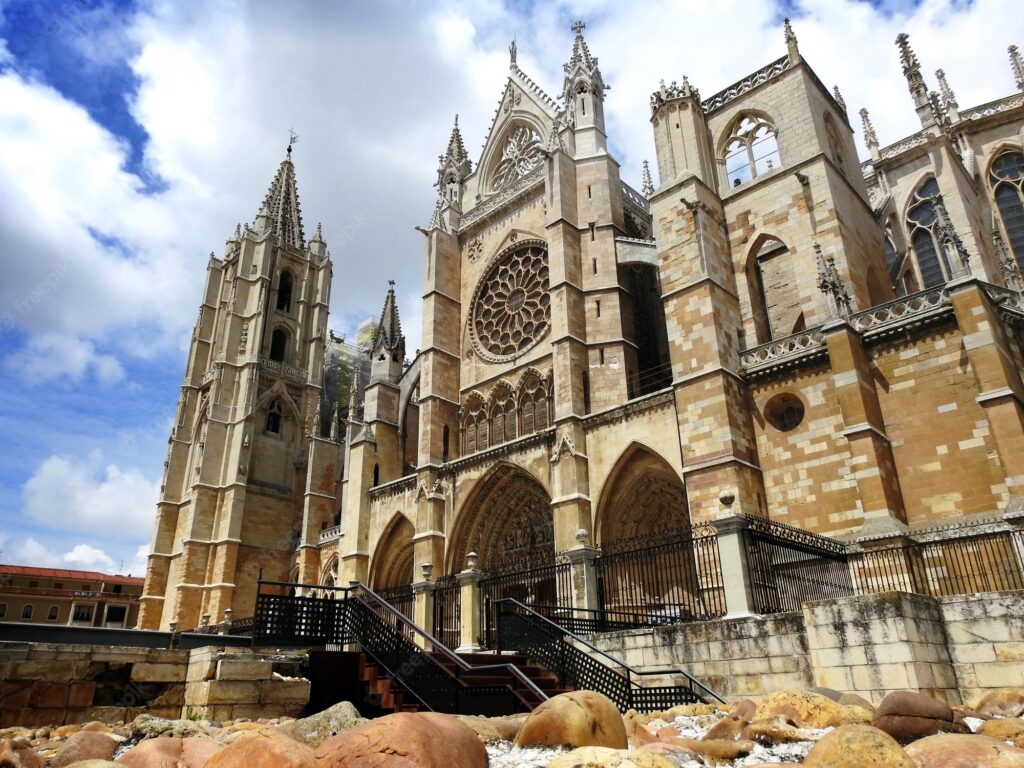 Turismo en León: naturaleza, historia y sabor en el corazón de Castilla y León 1 turismo león