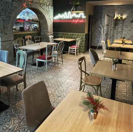 CAFETERÍA RESTAURANTE LÚA (Ponferrada) 1 CAFETERIA RESTAURANTE LÚA PONFERRADA comedor detalle mesas