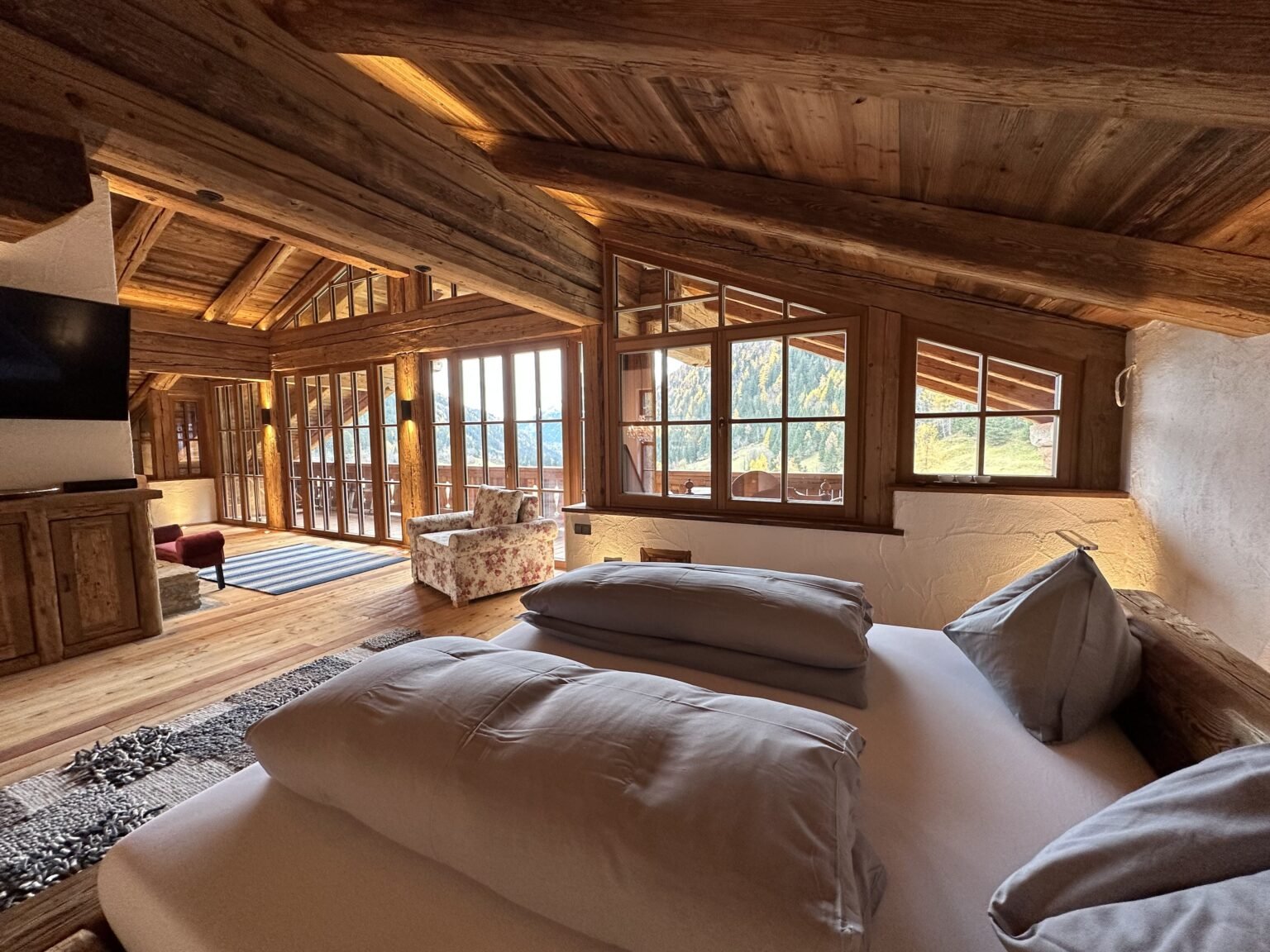 Panoramasuite im Luxuschalet in Nähe Mölltaler gletscher mit altholz und panorama iew