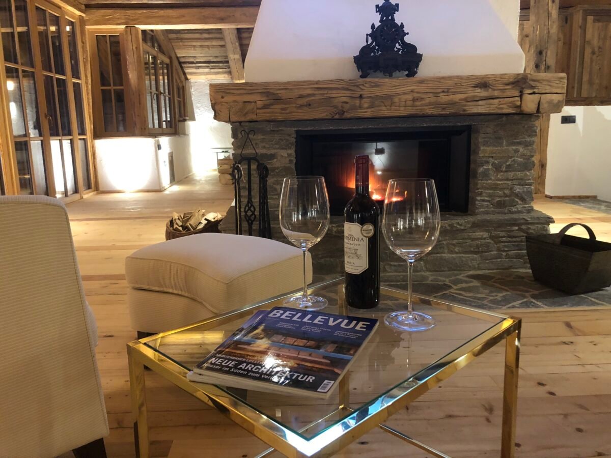 3) Gemütlicher Abend am Kaminfeuer im Luxuschalet GRAND.CHALET am Mölltaler Gletscher Eggerfeld Flattach Juniorsuite Romantik im Luxuschalet in den Bergen