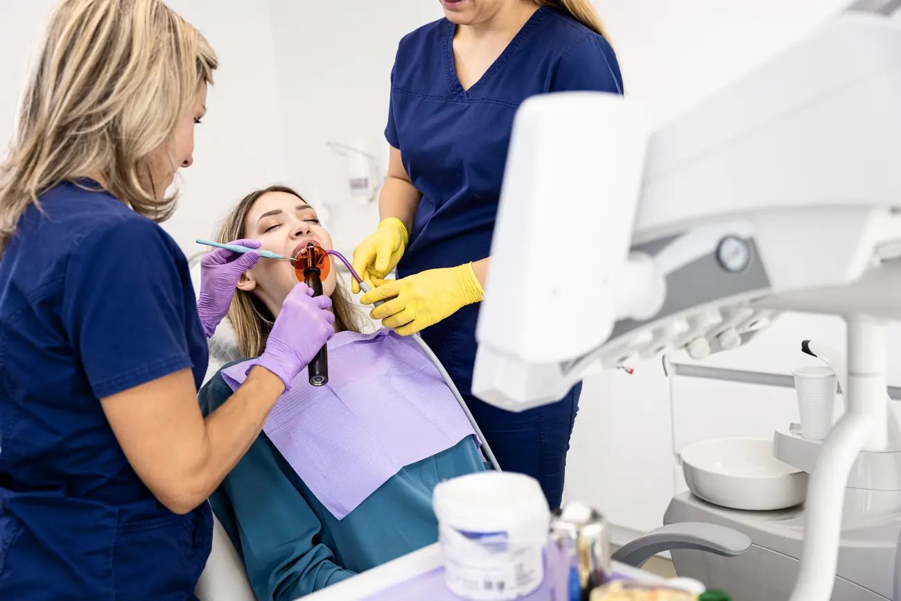 Jak długo goi się ząb po leczeniu kanałowym – proces leczenia