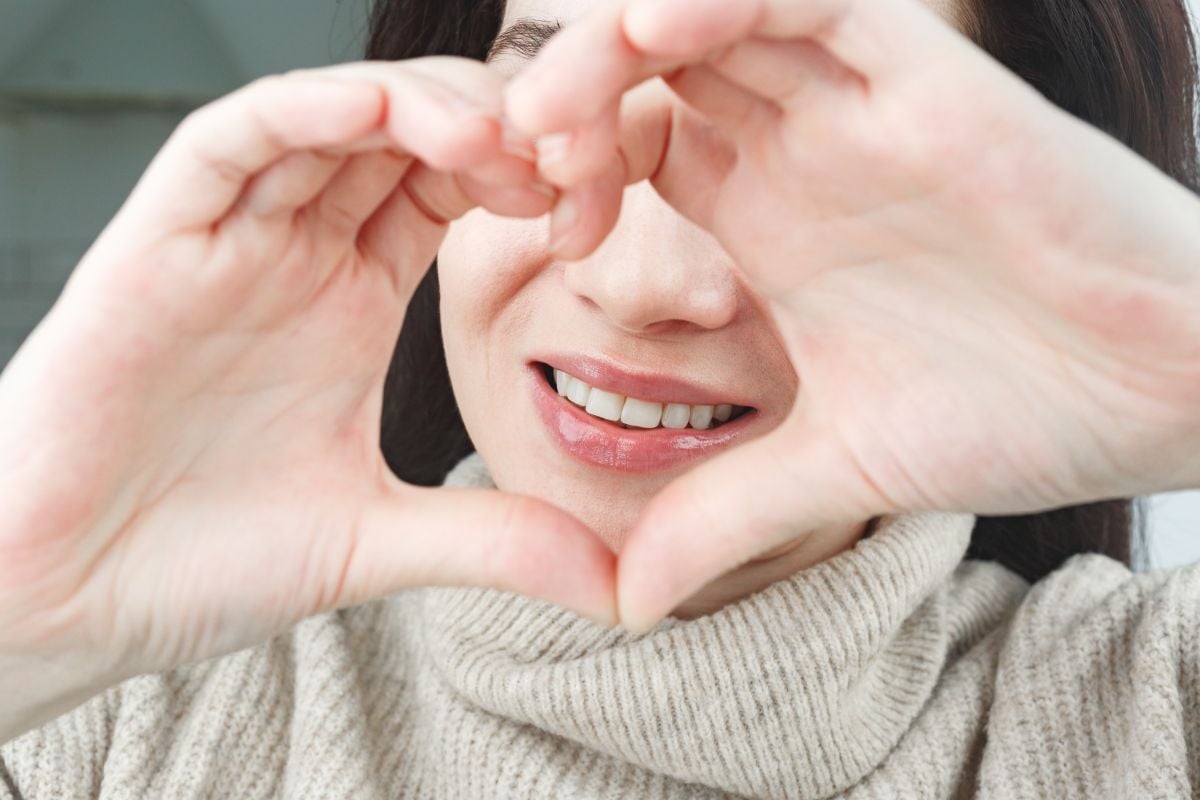 licówki kompozytowe a porcelanowe