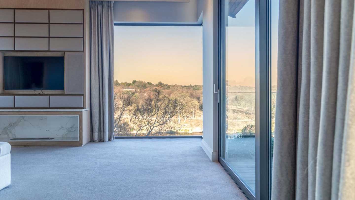 7 Reasons Why Aluminium Frames Outshine Steel and Wood for Windows and Doors - Image 1