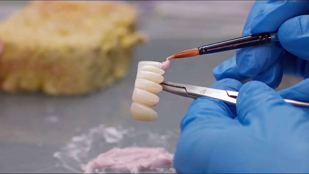 Jak przyzwyczaić się do noszenia protezy