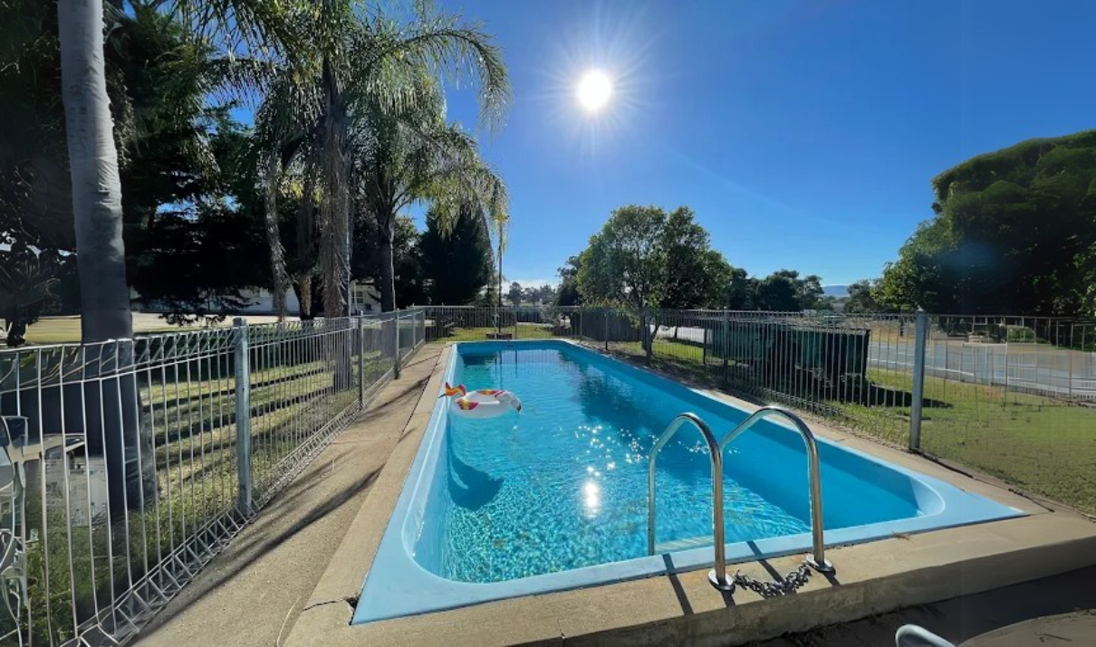 Excellent Location img-3