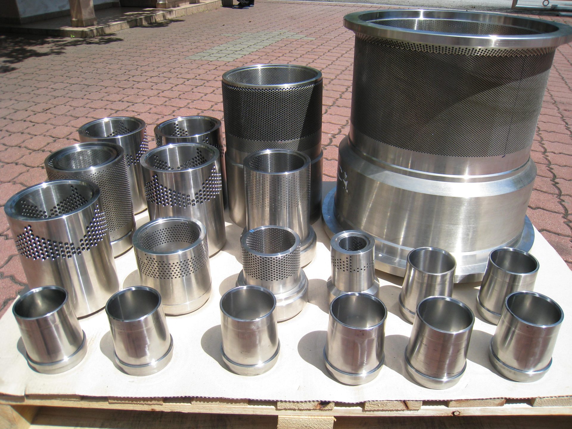 Heavy-duty honing equipment in Malaysian workshop