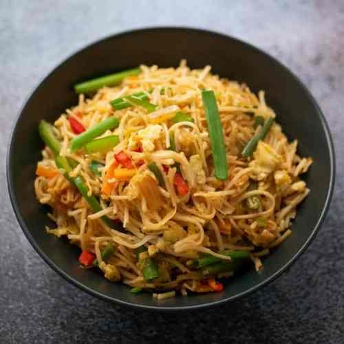 Egg Hakka noodles