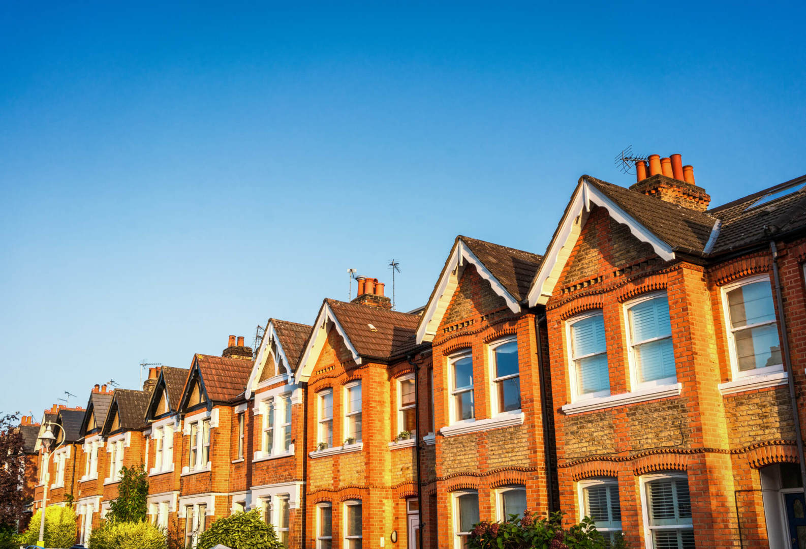 Terraced Victorian homes in London Terraced Victorian homes. Jukes Insurance Brokers can arrange insurance for properties like these.