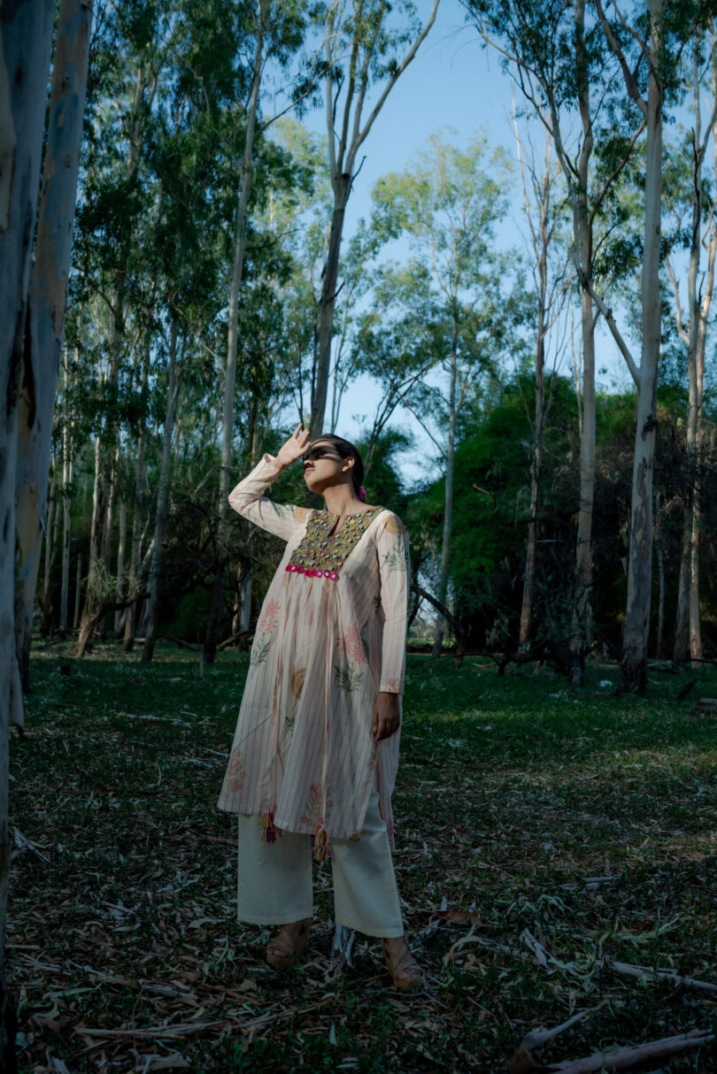 Chanderi Weaved Kurti and Cotton Pants Set - Image 2