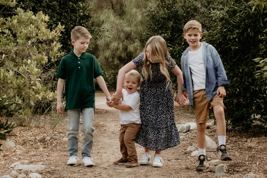 2V7A9638 cousins, kids, orange grove