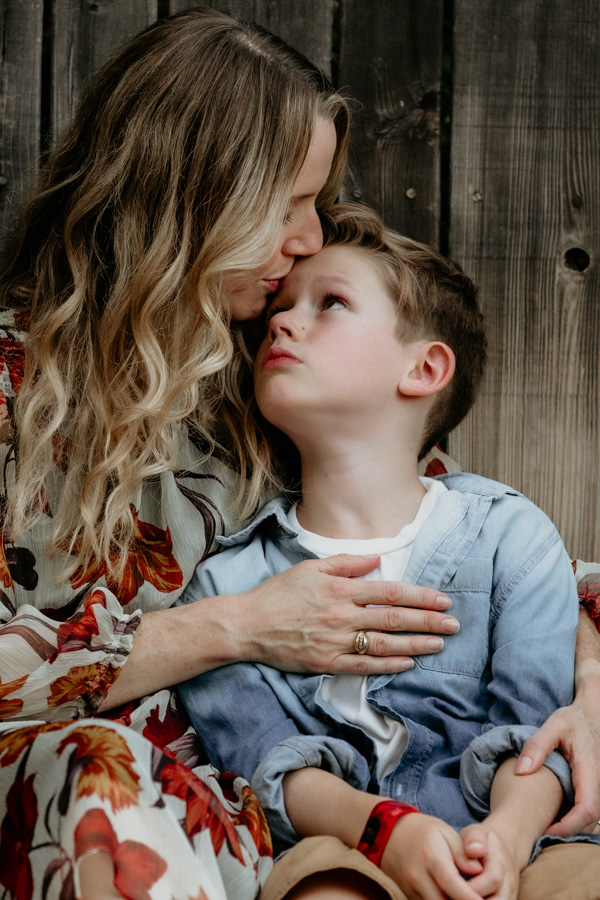 6G4A9997 mother and son