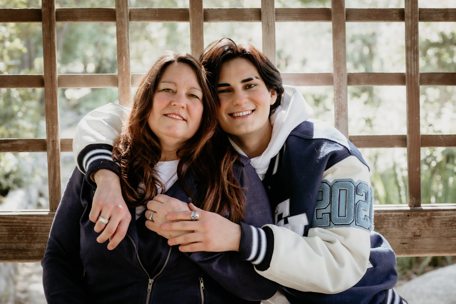 2V7A5147 mother and son