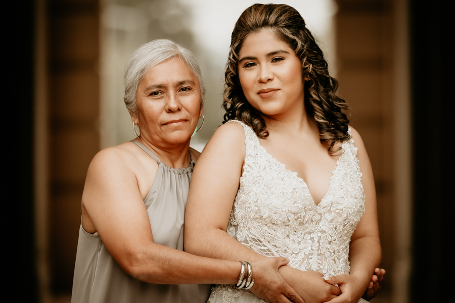 2V7A8392 Quinceañeras, mother and daughter