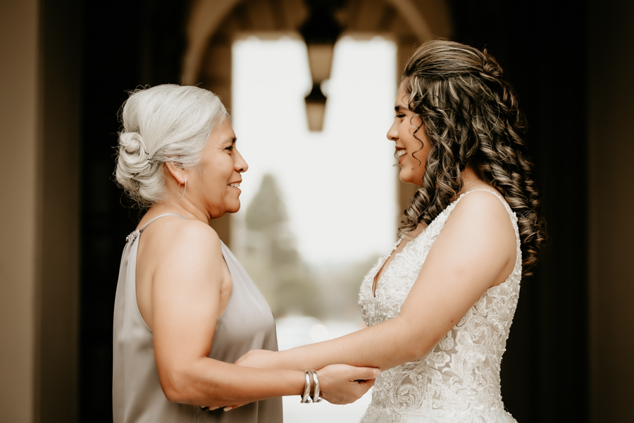 2V7A8405-Edit Quinceañeras, mother and daughter