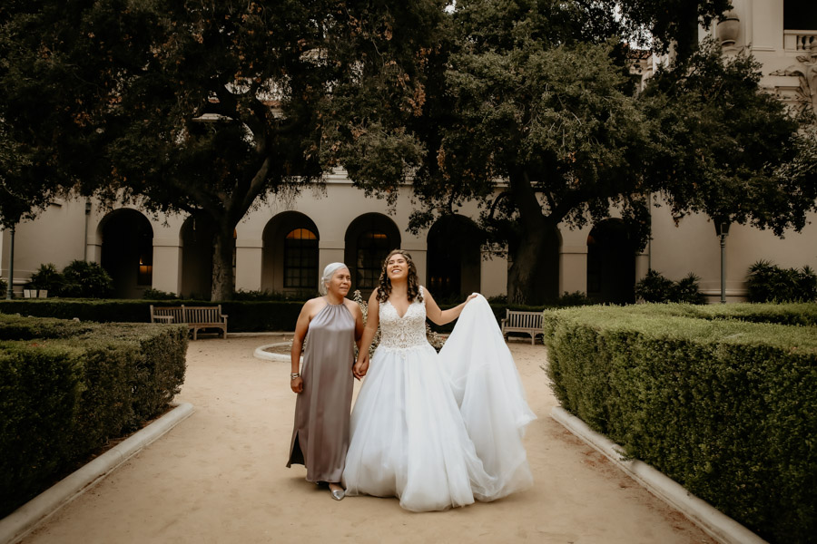 6G4A8687 Quinceañeras, mother and daughter