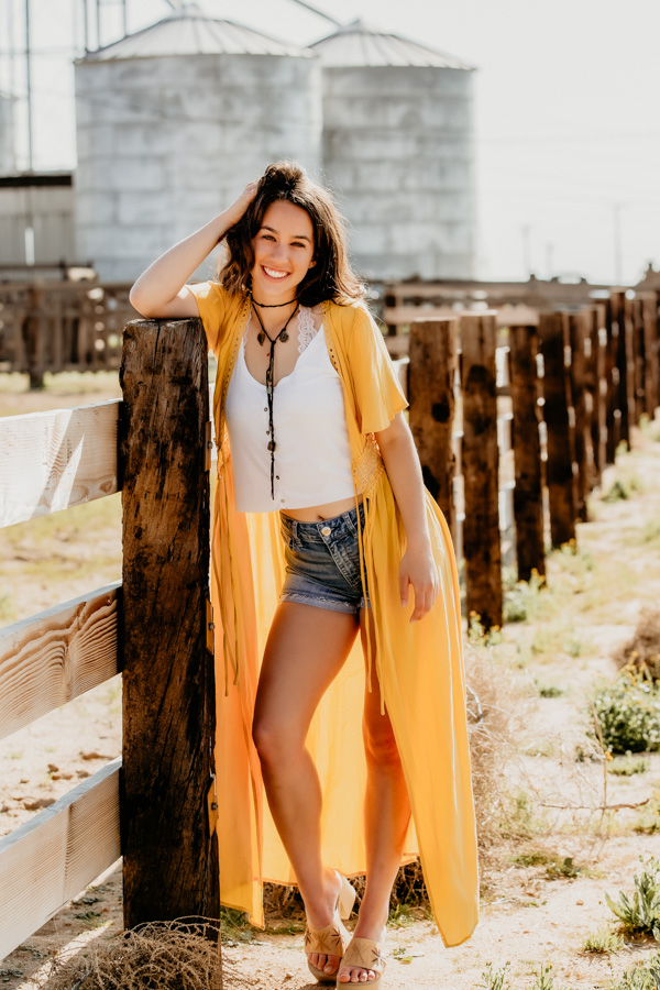 2V7A5850-Edit beautiful girl, dusters, high school senior