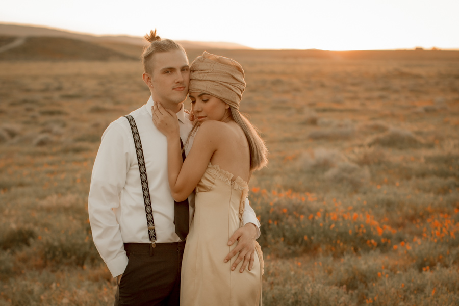 2V7A8623 couples, golden hour, boy and girl, young love, golden hour, poppy fields