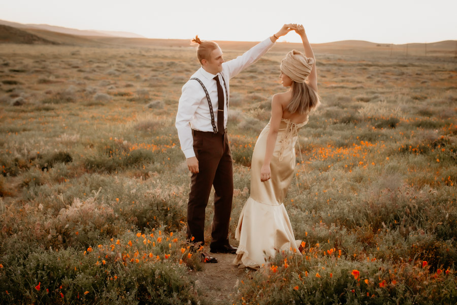 2V7A8671 couples, elopement, poppy fields, young love, dancing in the flowers