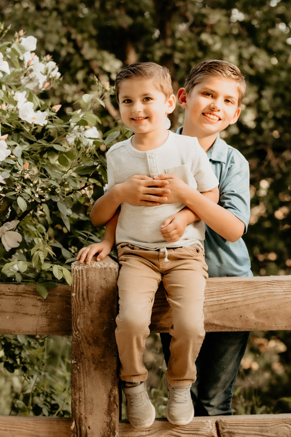 2V7A7032 brothers, family portraits, Valencia photographer