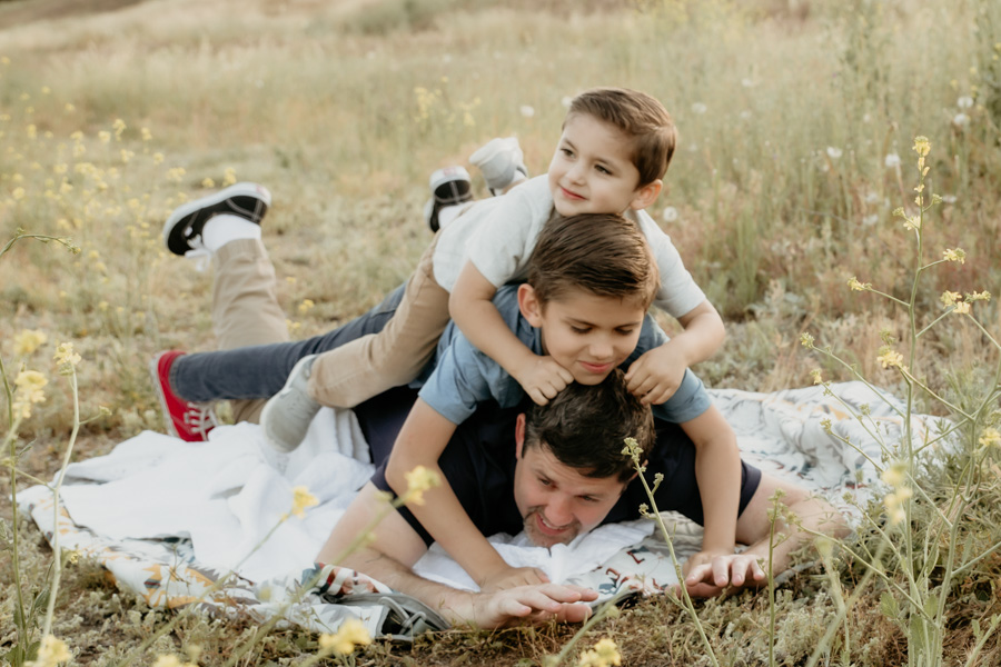 6G4A8670 father and sons, family portraits, golden hour photography