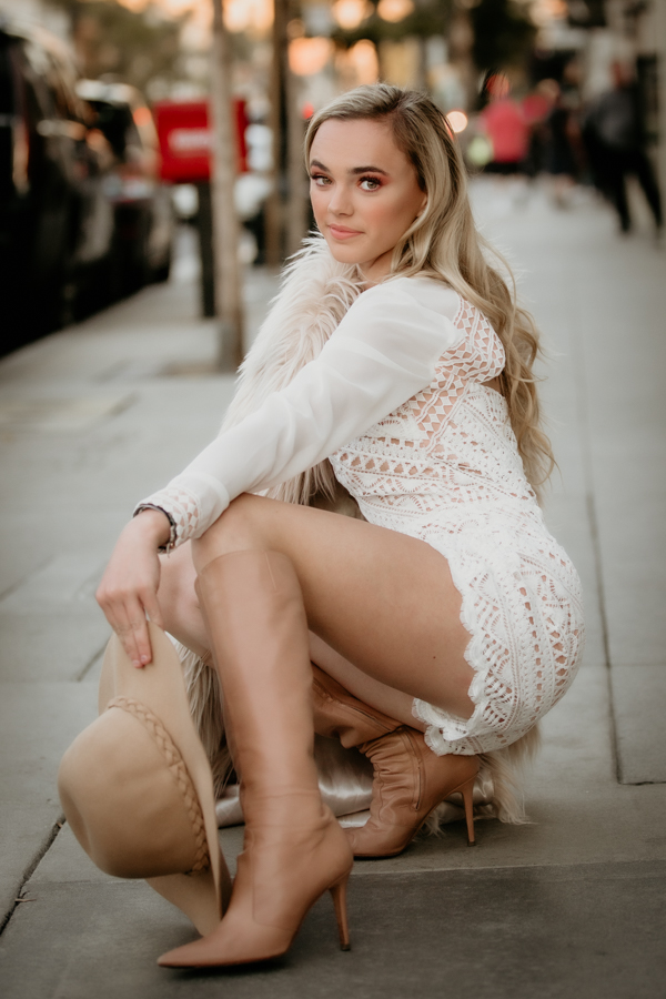 2V7A8753 Senior portraits, fashion inspired, Tournament of Roses House, Old Town Pasadena, Valencia photographer