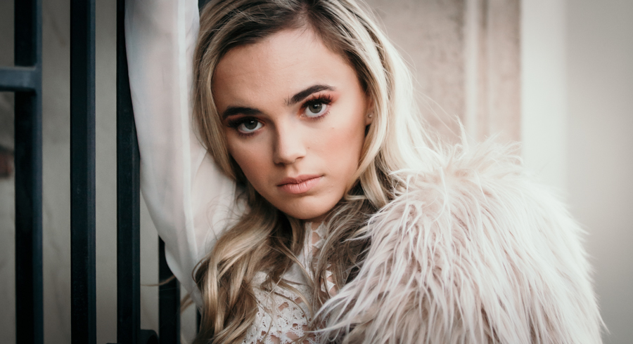 2V7A8777-2 Senior portraits, fashion inspired, Tournament of Roses House, Old Town Pasadena, Valencia photographer