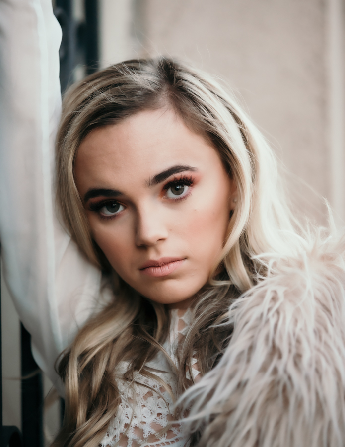 2V7A8779 Senior portraits, fashion inspired, Tournament of Roses House, Old Town Pasadena, Valencia photographer