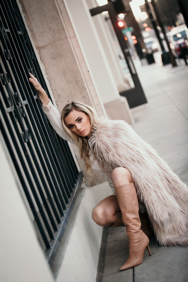 2V7A8785 Senior portraits, fashion inspired, Tournament of Roses House, Old Town Pasadena, Valencia photographer