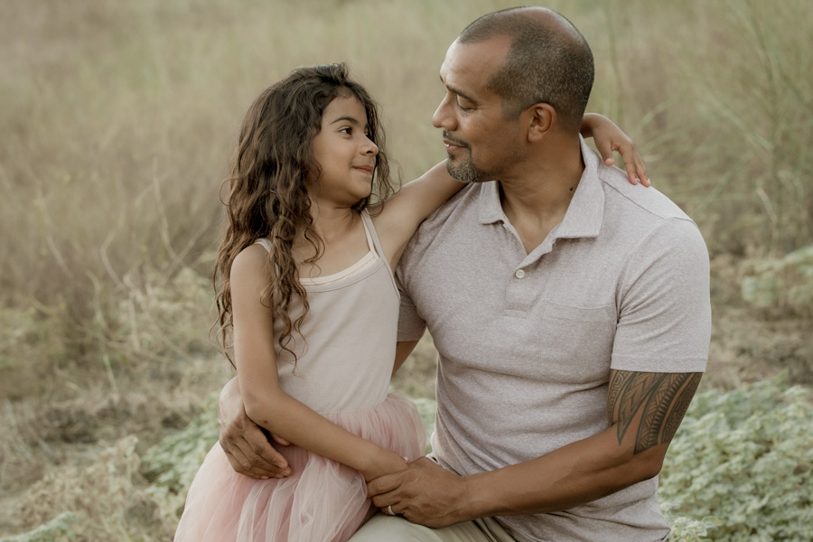 2V7A7692 Family portraits, Valencia photographer, lifestyle natural light photography, father and daughter