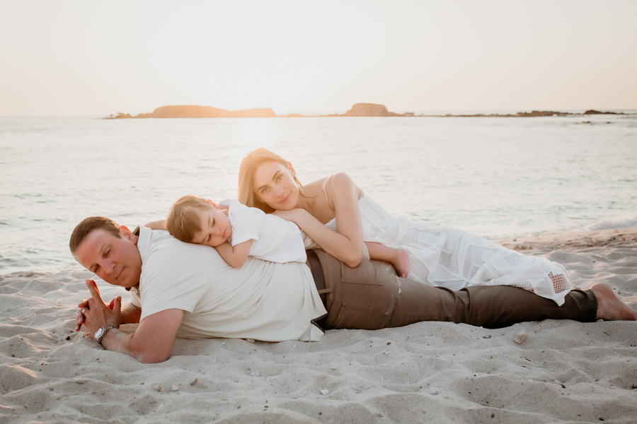 2V7A2213 Family portrait session beach