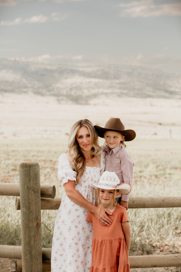 6G4A3194 Mother and kids lifestyle portrait