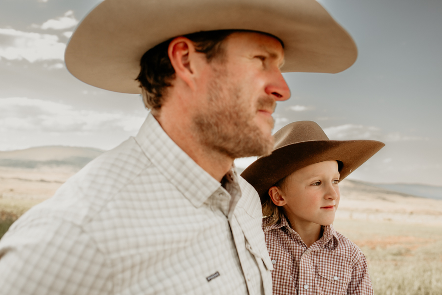 6G4A3210 Lifestyle father and son portrait