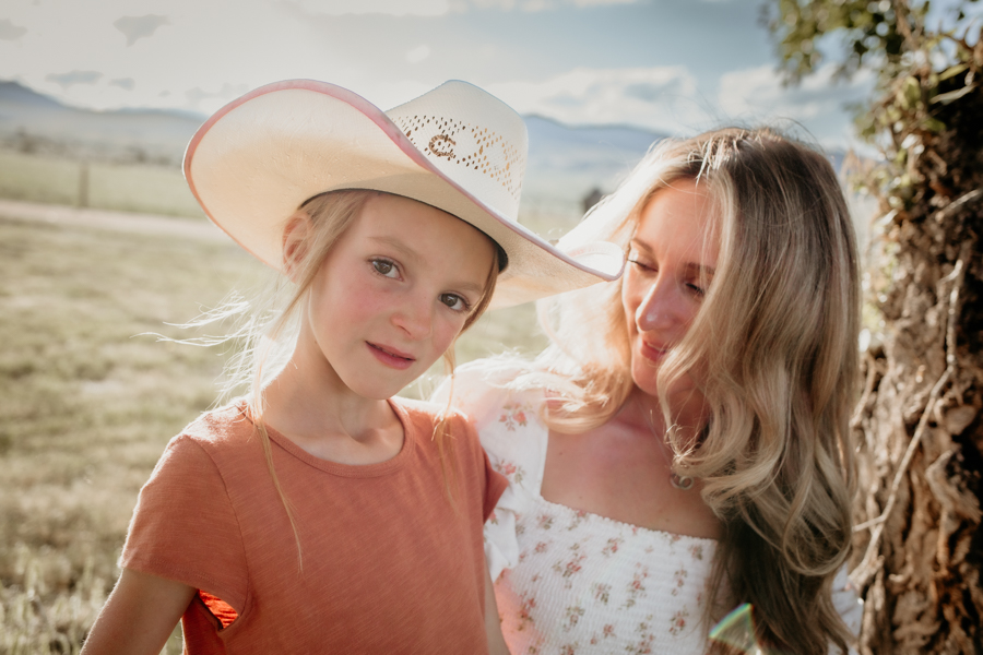 6G4A3227 Lifestyle portrait mother and daughter
