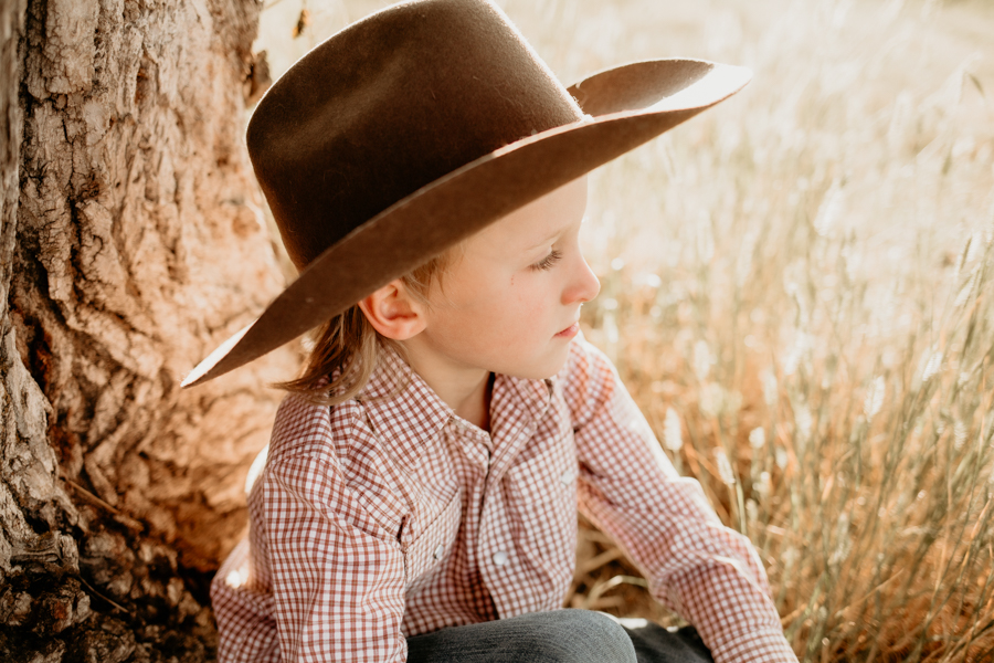 6G4A3259 Lifestyle portrait little boy