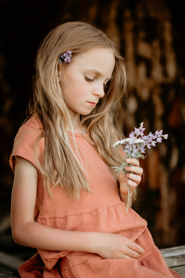 6G4A3353 Little girl with wildflowers portrait