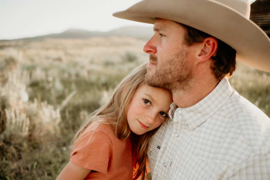 6G4A3581 Lifestyle father and daughter sunset portrait