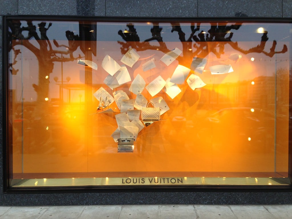 Vitrine d'exposition avec l'APET