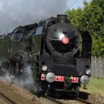 sète : un voyage nostalgique à bord du train à vapeur restauré de 1916