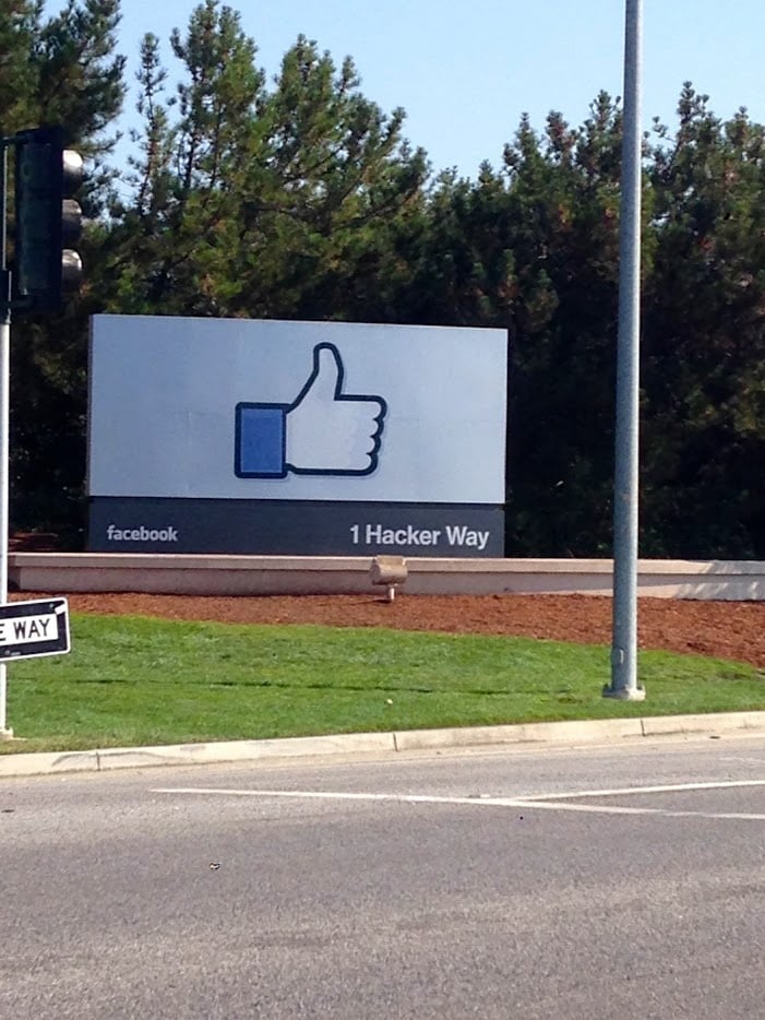 Panneau Facebook en 2014