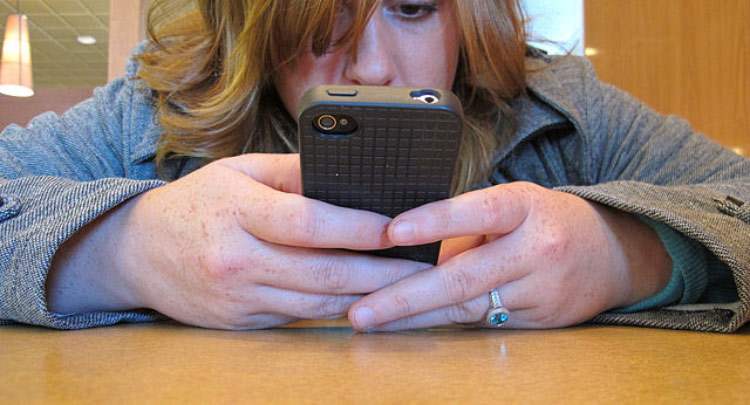 Texting in USA 417-texting-woman-usa.jpg