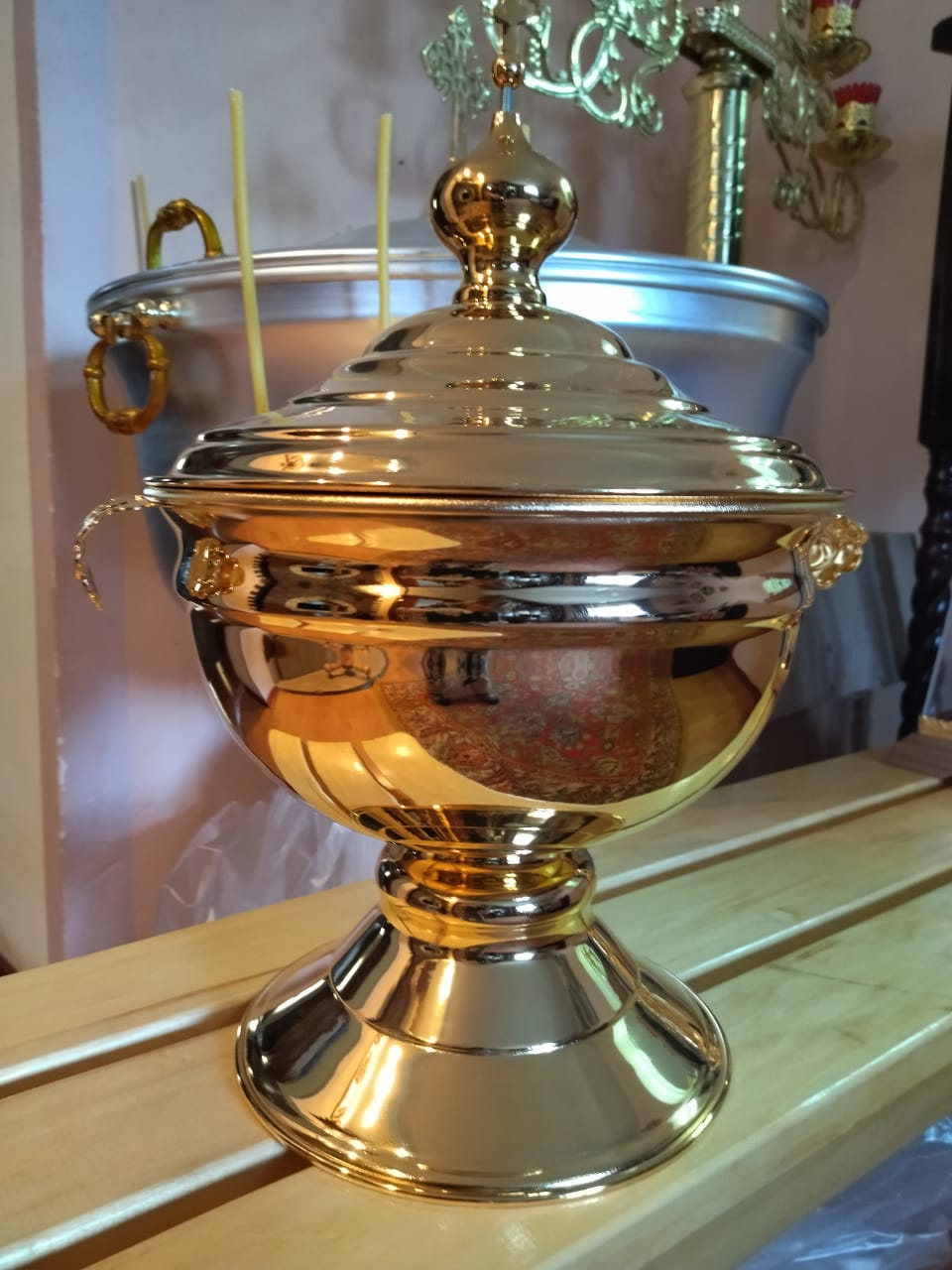 В храм Крестовоздвижения в п. Ленинский доставили утварь