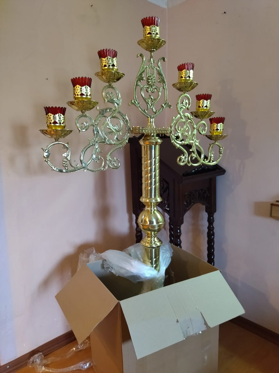 В храм Крестовоздвижения в п. Ленинский доставили утварь