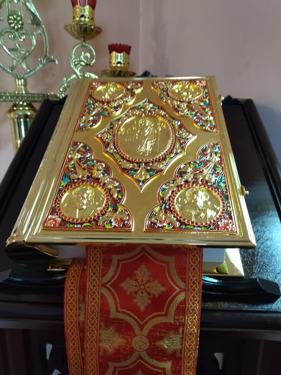 В храм Крестовоздвижения в п. Ленинский доставили утварь