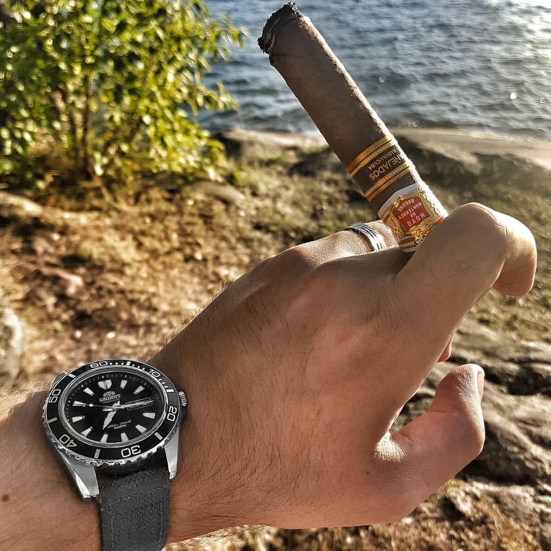 Perfect for Outdoor Smoking - Hoyo de Monterrey Cigars 1 The Best Cuban Cigars