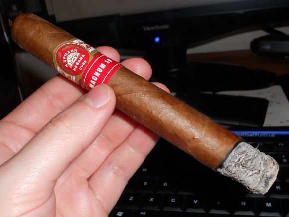 H. Upmann Magnum 50 - Image 3