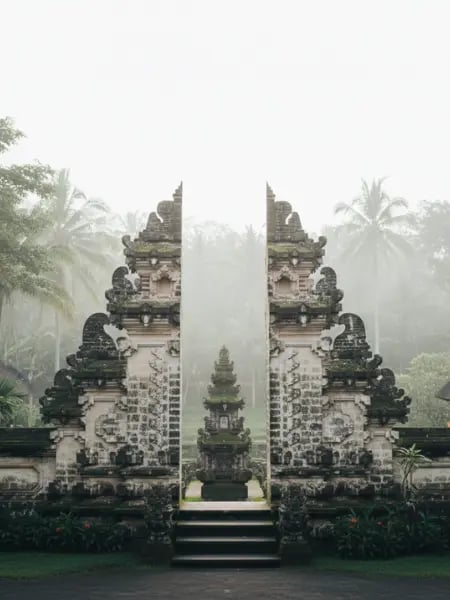 Ubud Travel Guide: Things to do in Ubud-Temples and Culture in Ubud Traditional Balinese temple and cultural art scene in Ubud Bali, featuring stone carvings, offerings, and local heritage that reflect the rich culture in Ubud.