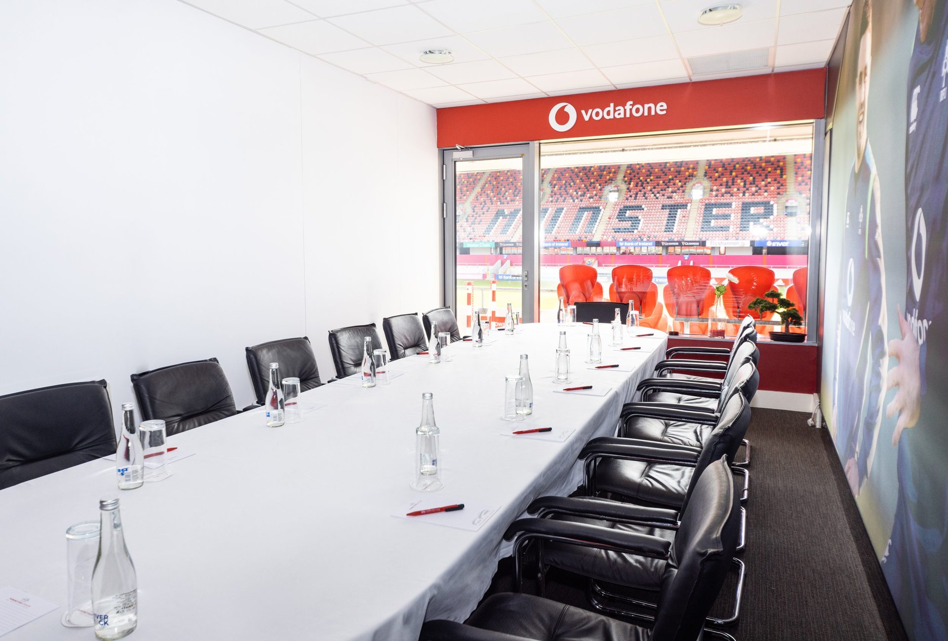 Corporate-Box-Boardroom-4