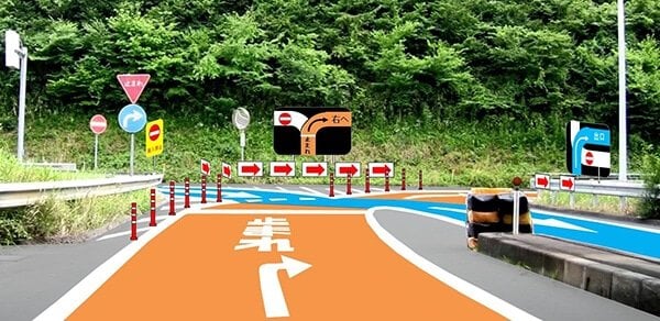 逆走防止施策のイメージ図。見るべき看板、従うべき指示がどれなのか瞬時に理解しづらい